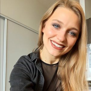 Hi Poshmark! I’m Allie!